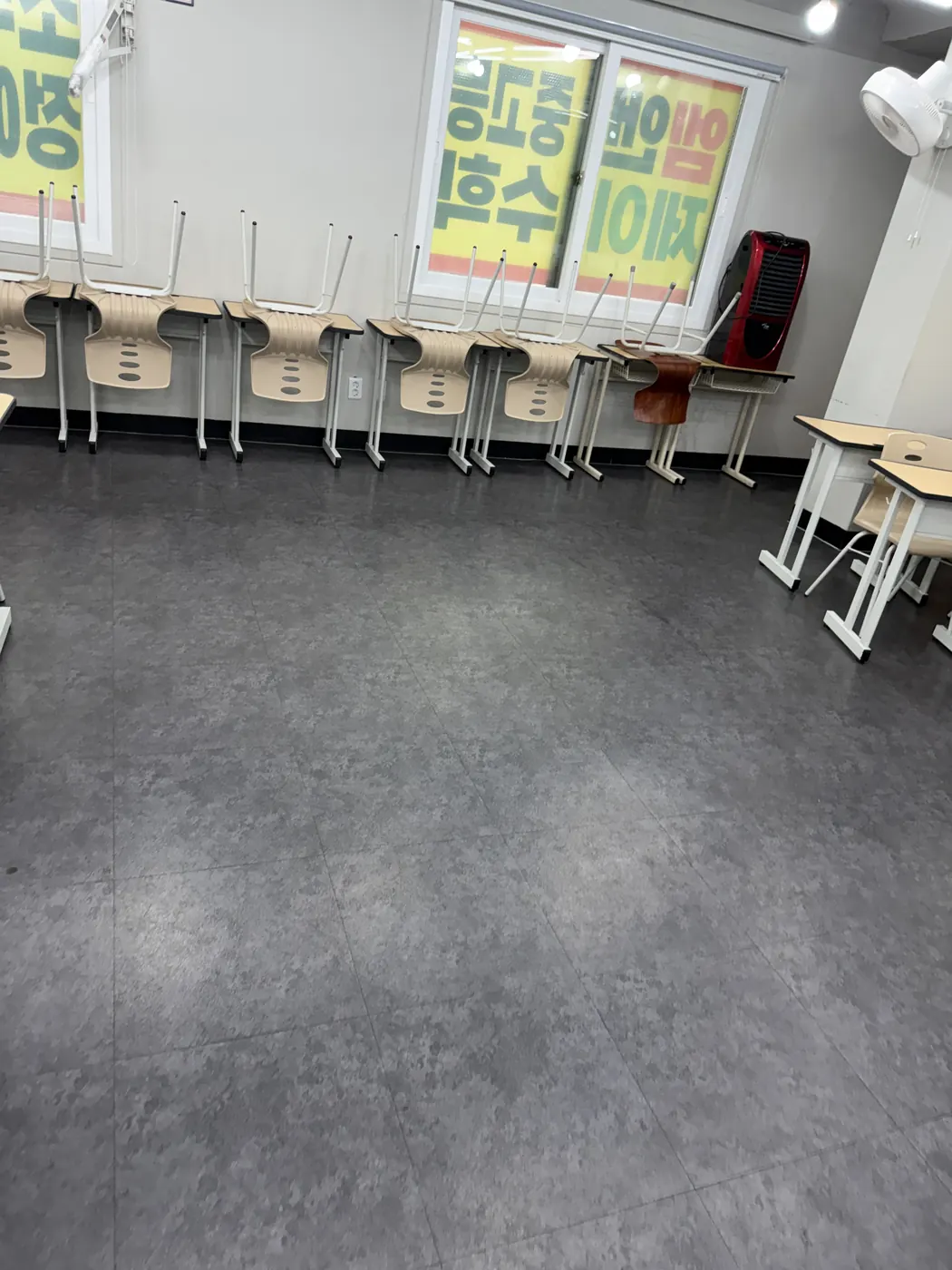 대흥동 학원청소 시공 현장 — 강의실 정리