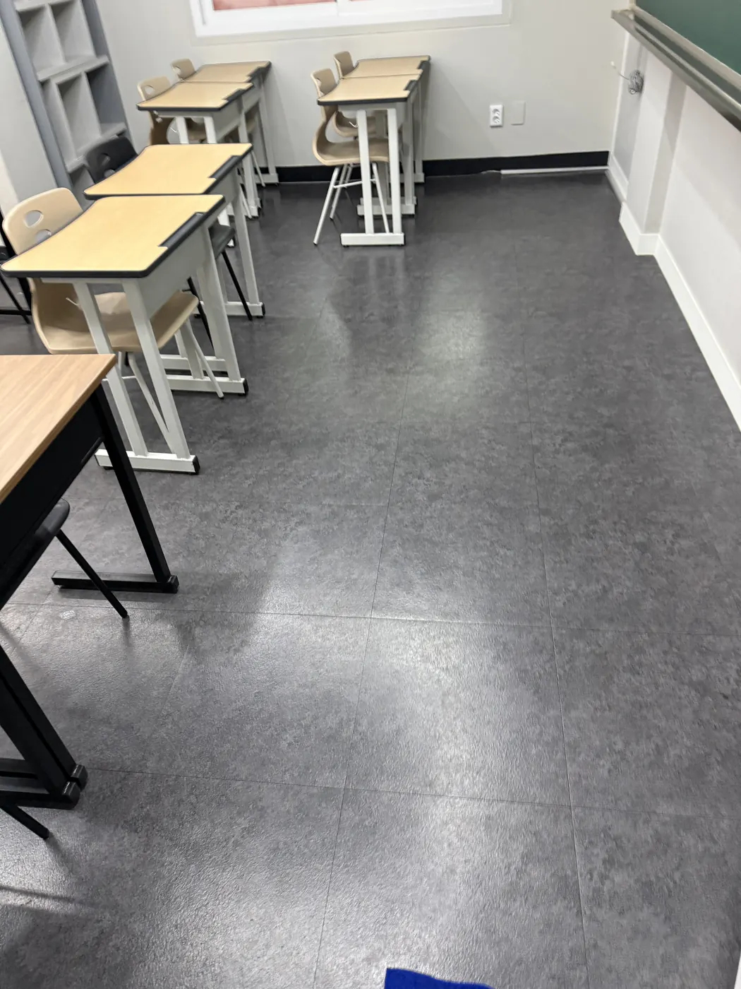 대구광역시 학원청소 시공 현장 — 좌석 사이 바닥