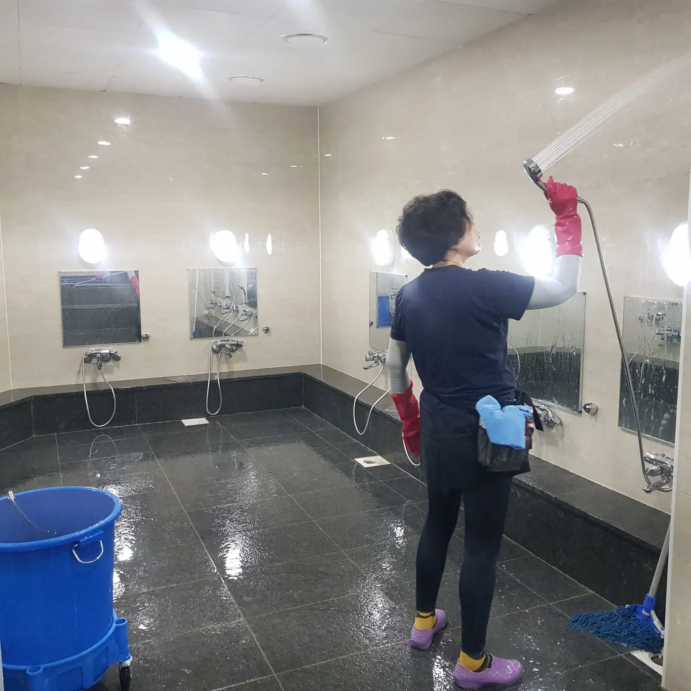 기계 세정 작업 — 군위군 목욕탕청소 현장