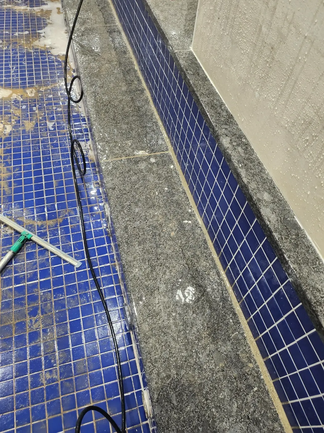 대구광역시 목욕탕청소 시공 현장 — 탕 내부 세정