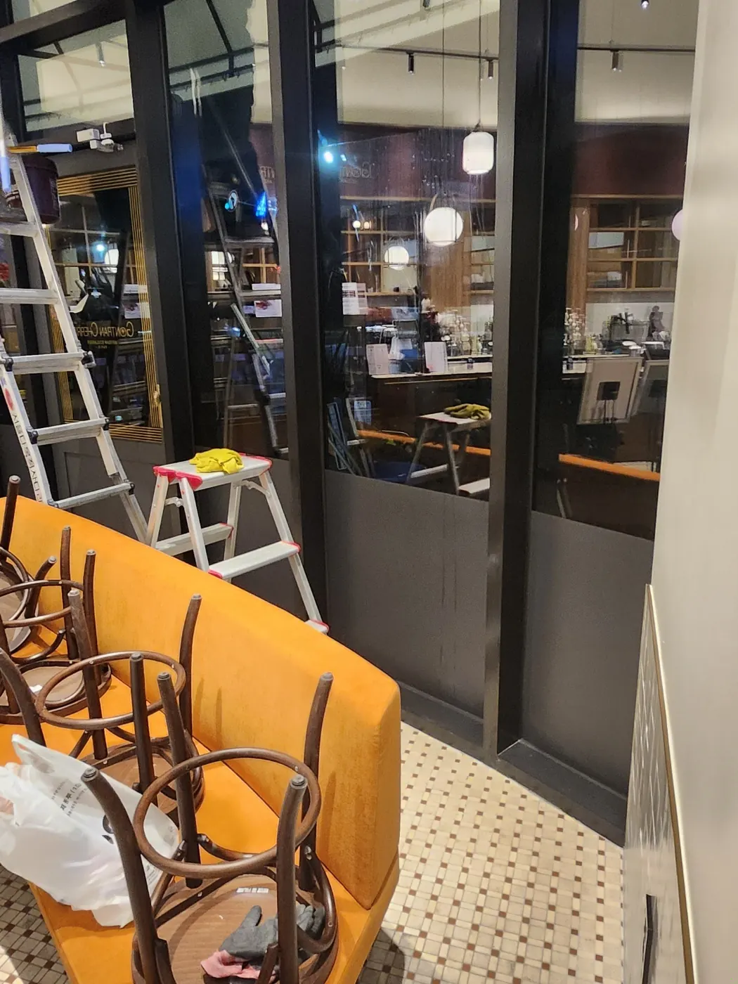기계 세정 작업 — 중구 카페청소 현장