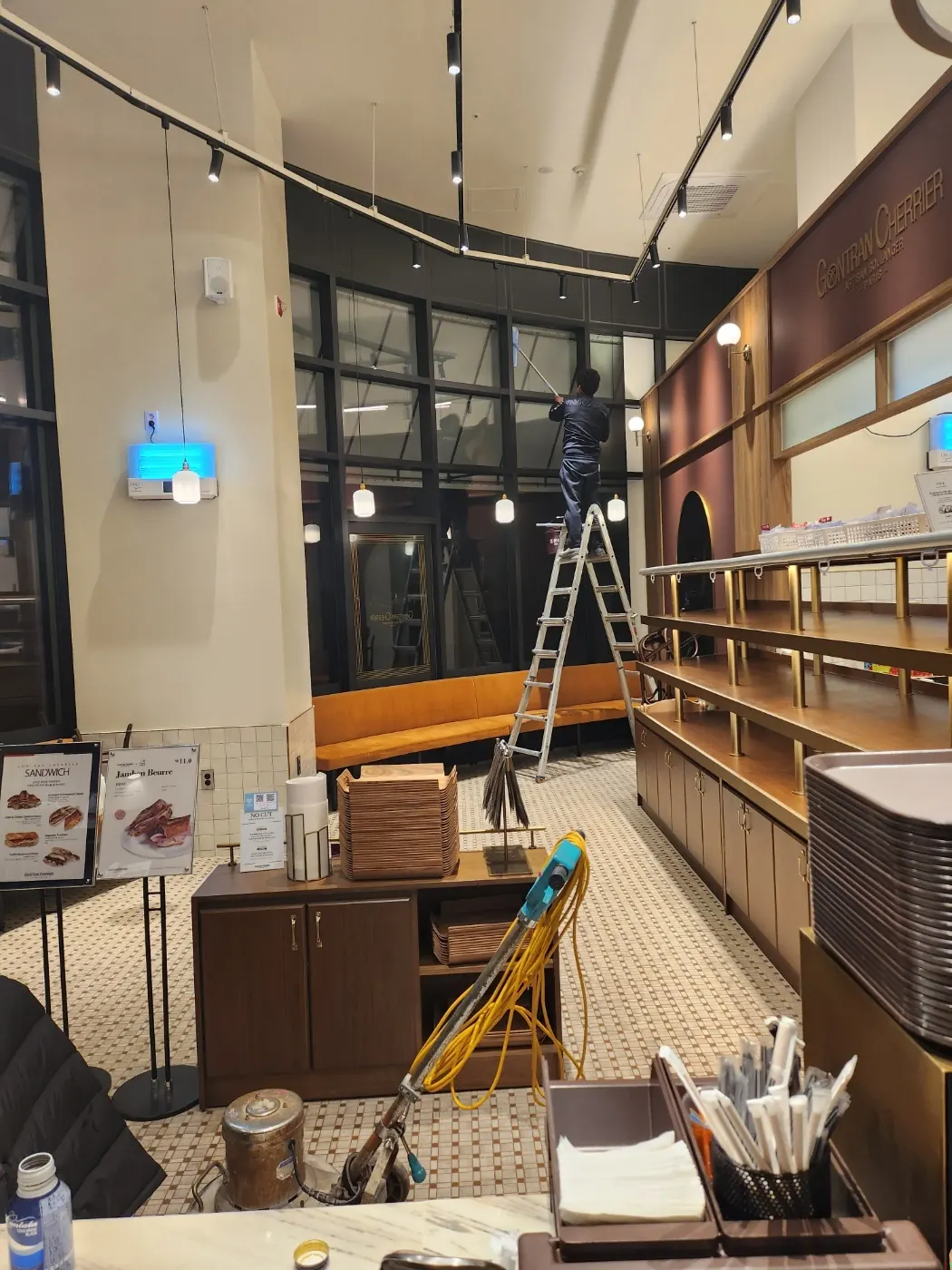 기계 세정 작업 — 수성구 카페청소 현장