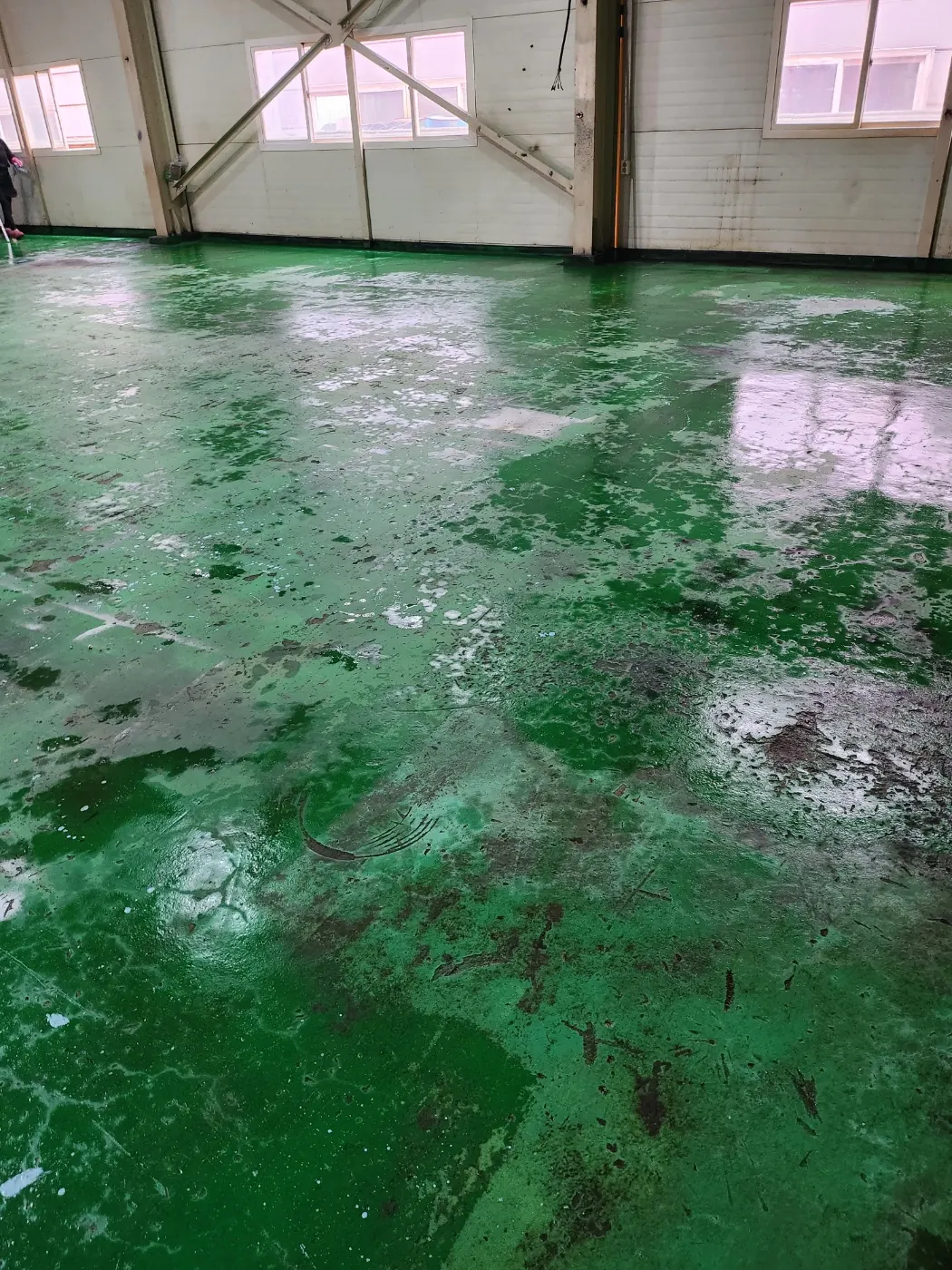 대봉동 공장청소 시공 현장 — 에폭시 바닥 세정