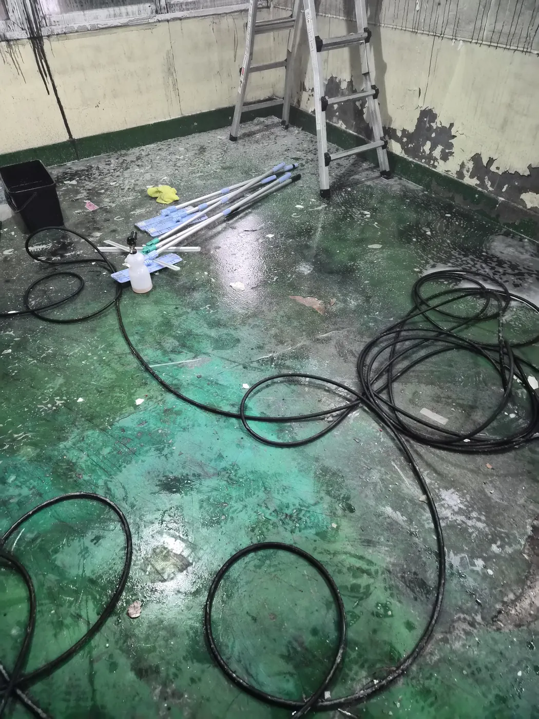 세척 진행 — 군위군 화재청소 현장
