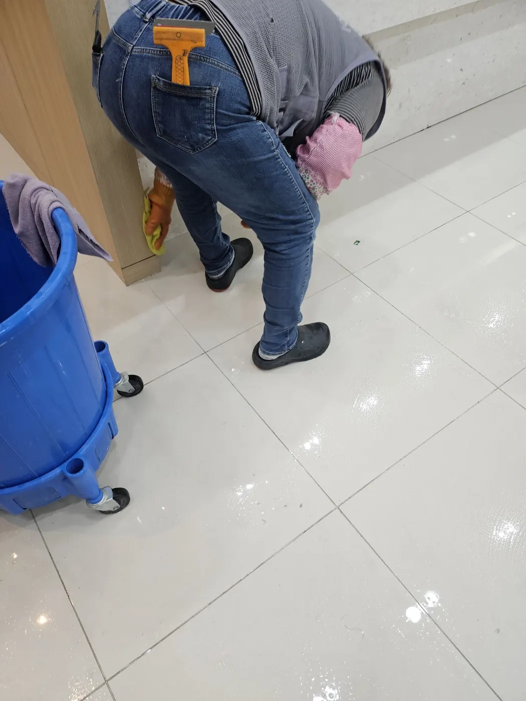 바닥 물걸레 마감 — 달서구 병원청소 현장