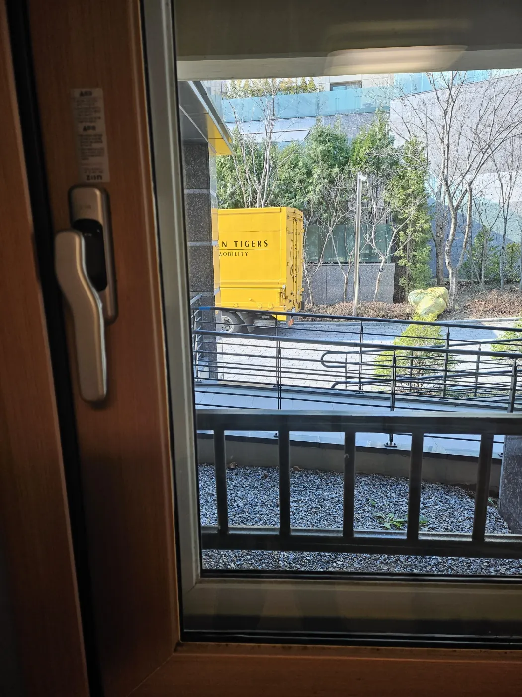 창틀 레일 청소 — 달서구 입주청소 현장