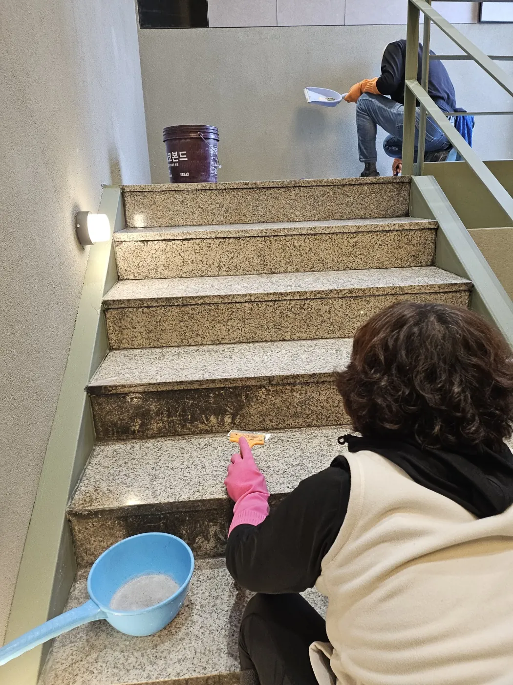 창호 마감 확인 — 대림동 준공청소 현장