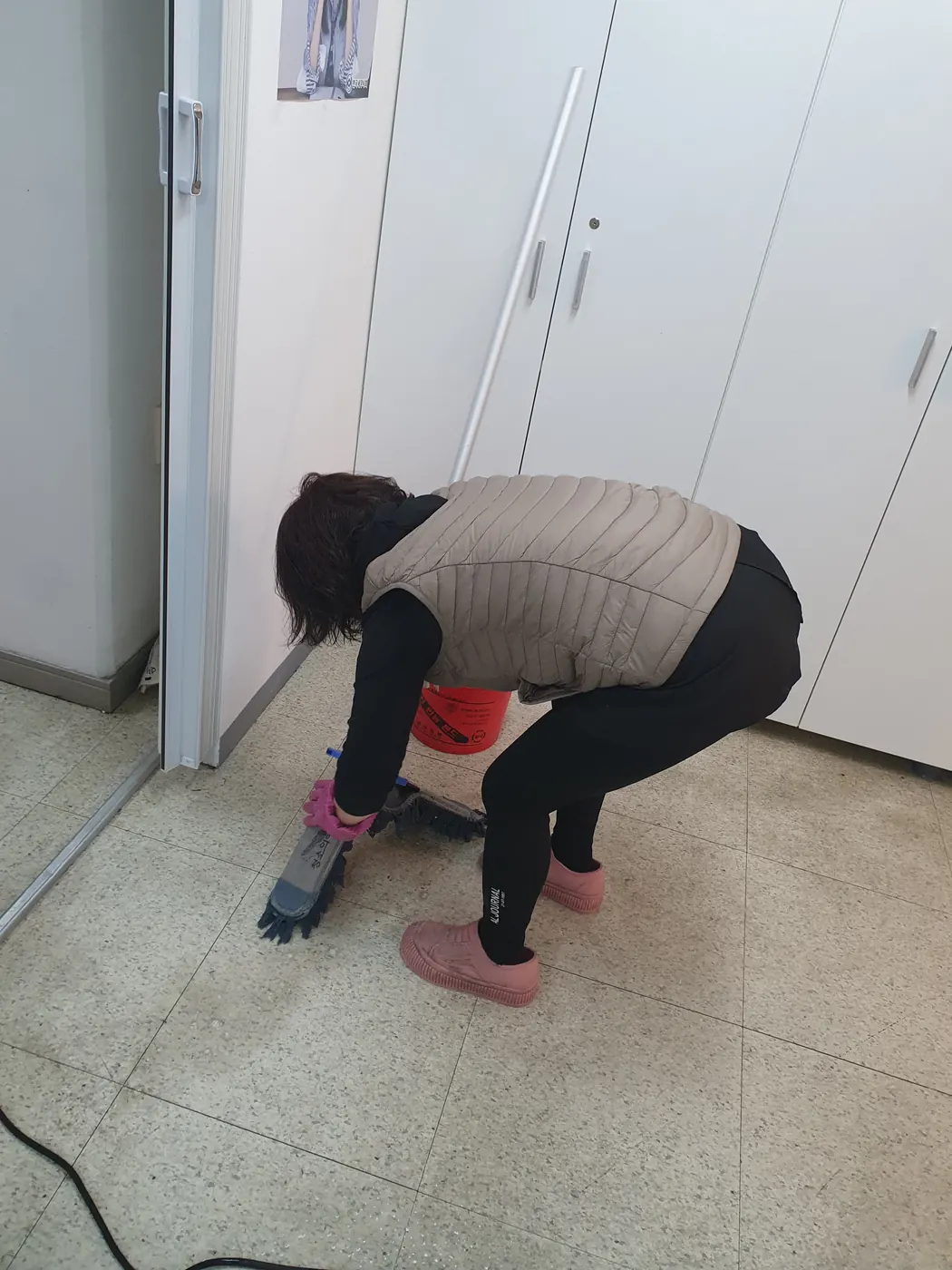 바닥 물걸레 마감 — 남산동 사무실청소 현장