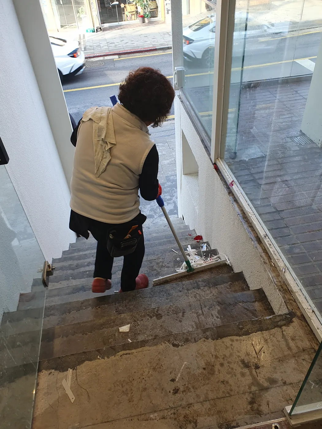 달서구 식당청소 시공 현장 — 바닥 마감 상태