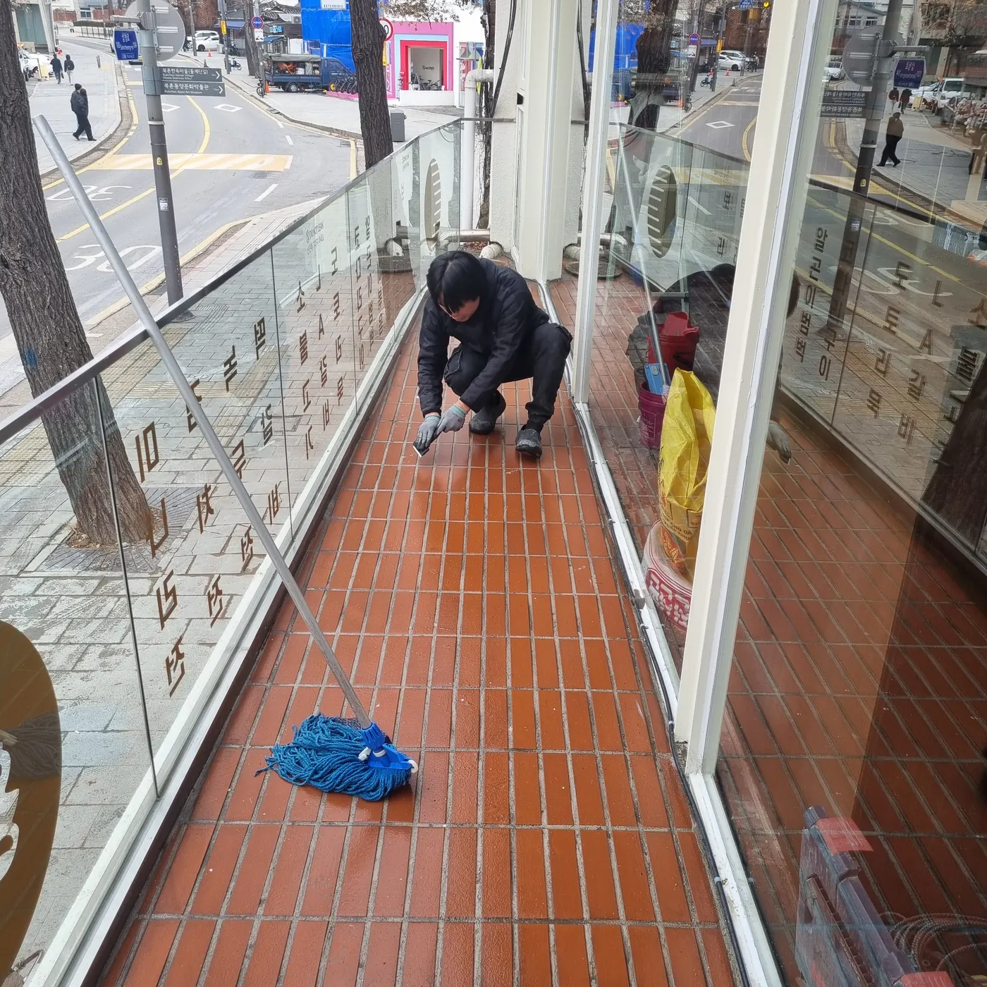수성구 식당청소 시공 현장 — 주방 바닥 세정