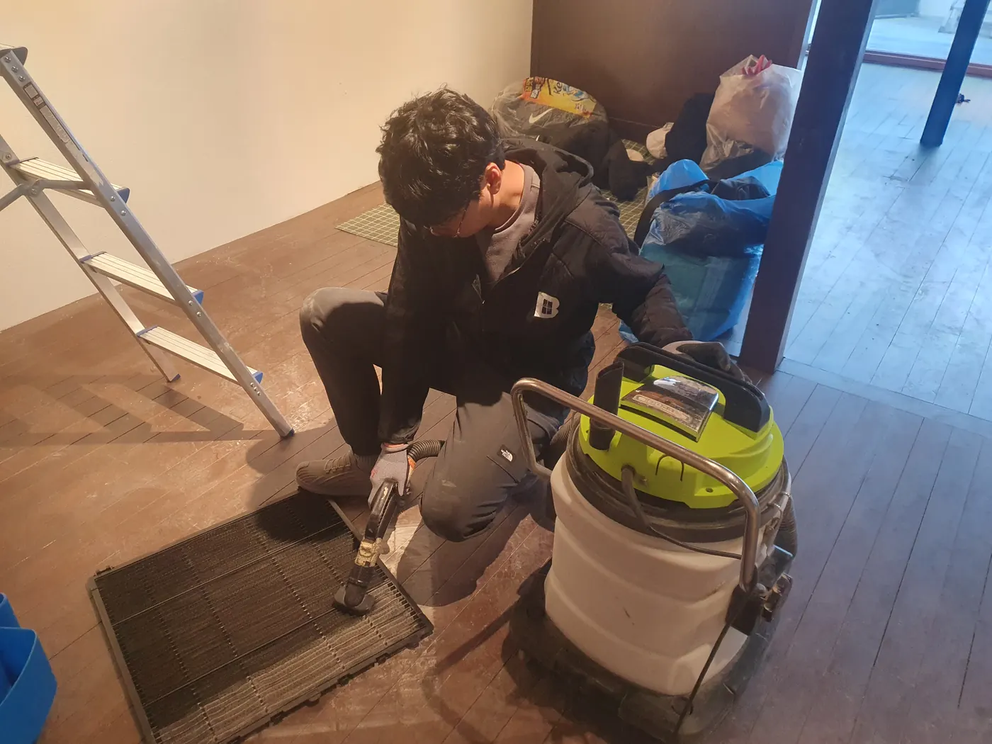 세정 진행 — 사월동 식당청소 현장