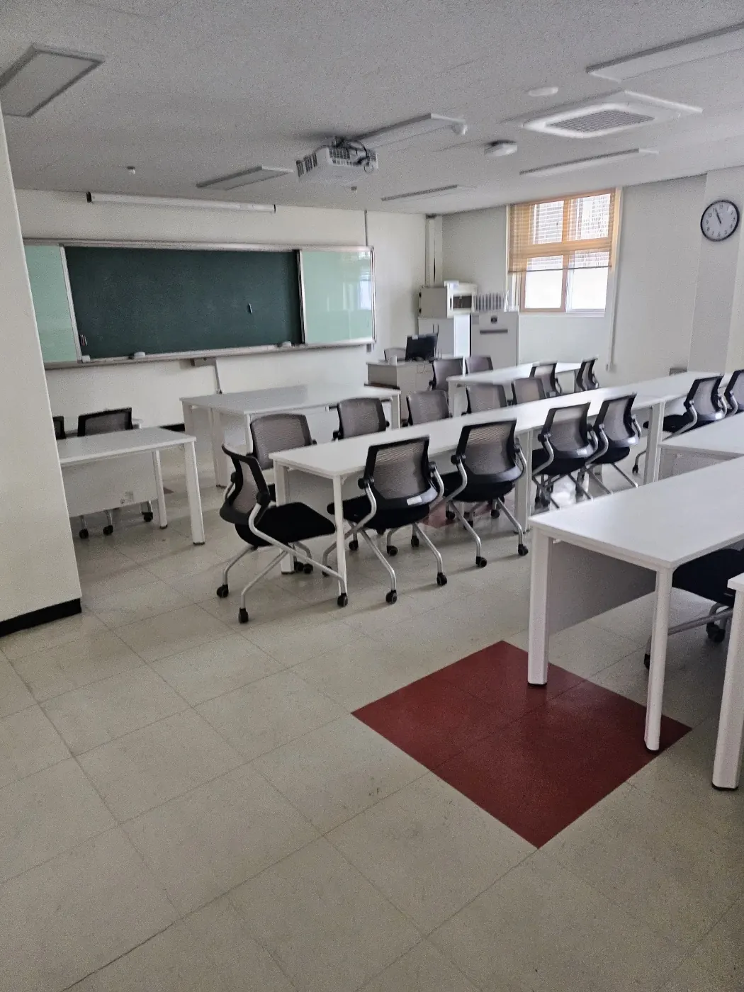 교동 학교청소 시공 현장 — 교실 정리
