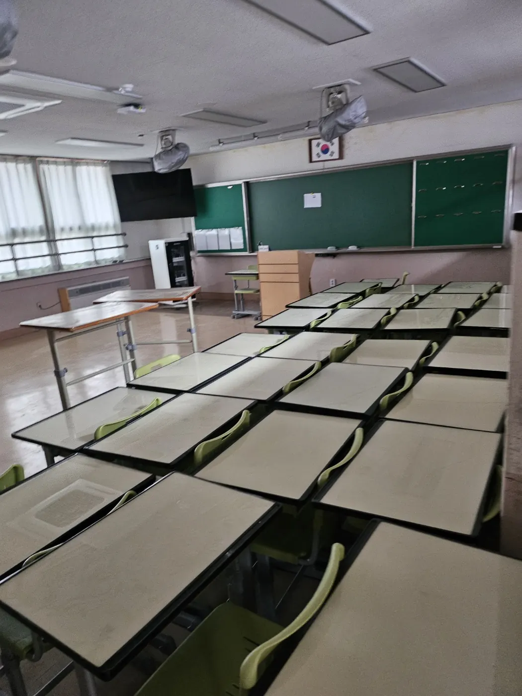 도동 학교청소 시공 현장 — 교실 마감