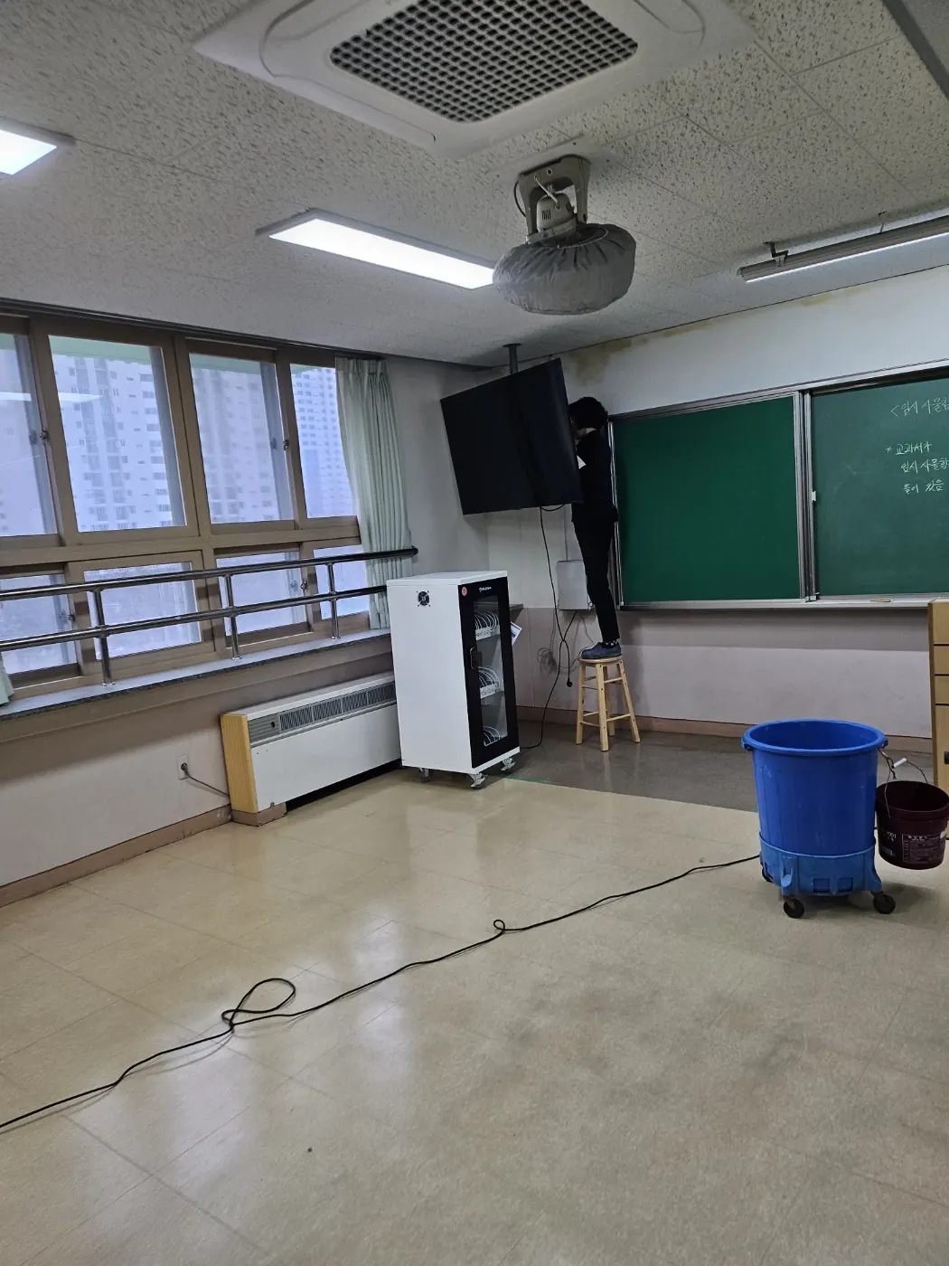 서성로1가 학교청소 시공 현장 — 교실 마감