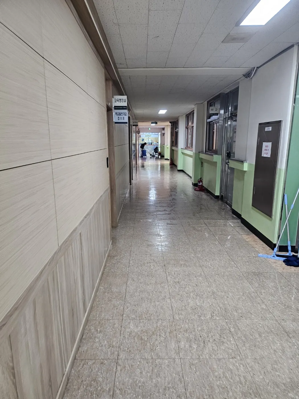 대봉동 학교청소 시공 현장 — 복도 관리