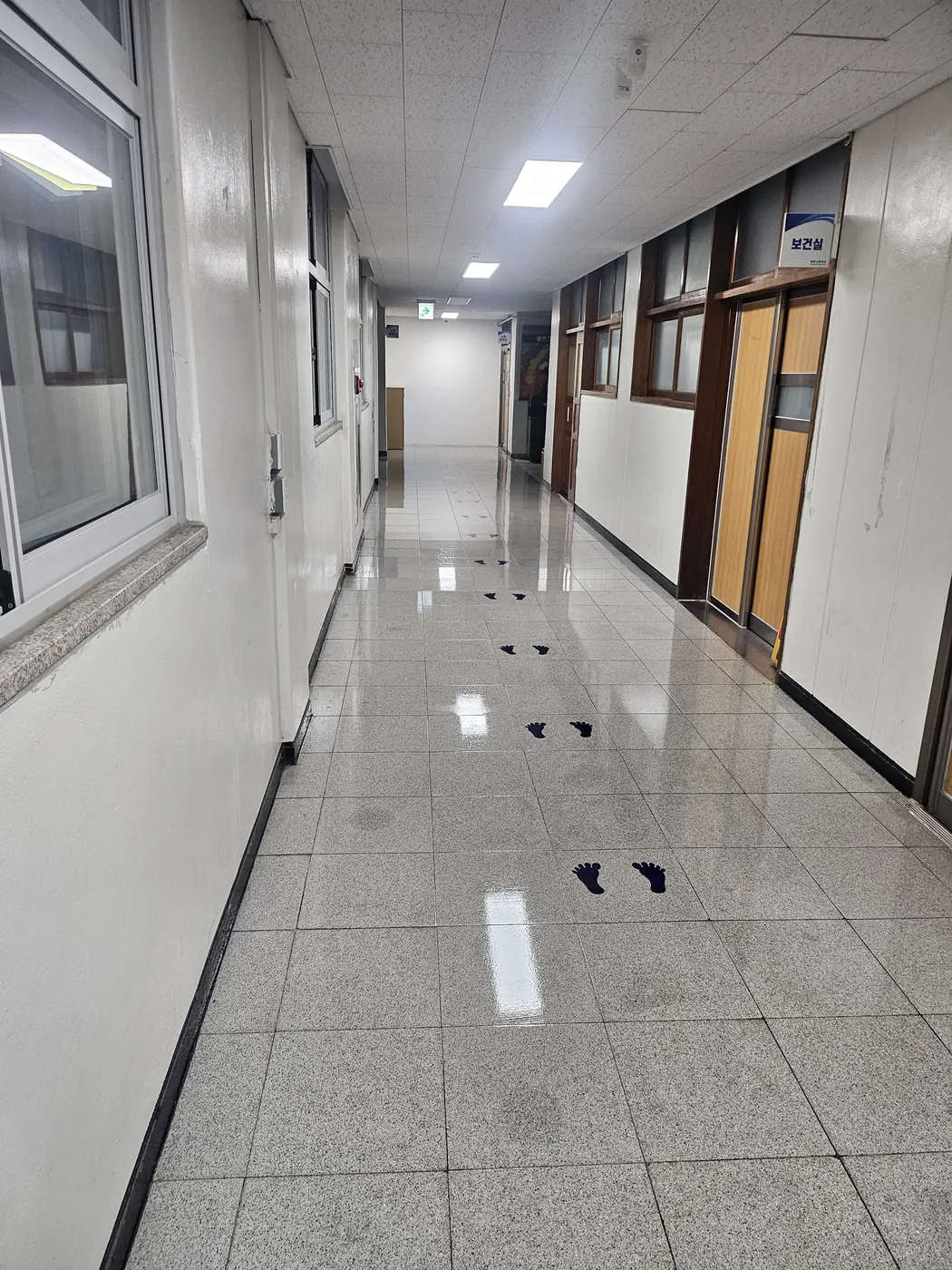 북구 학교청소 시공 현장 — 통로 정리