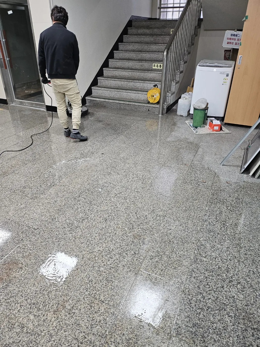 왁스 재코팅 — 북구 학교청소 현장