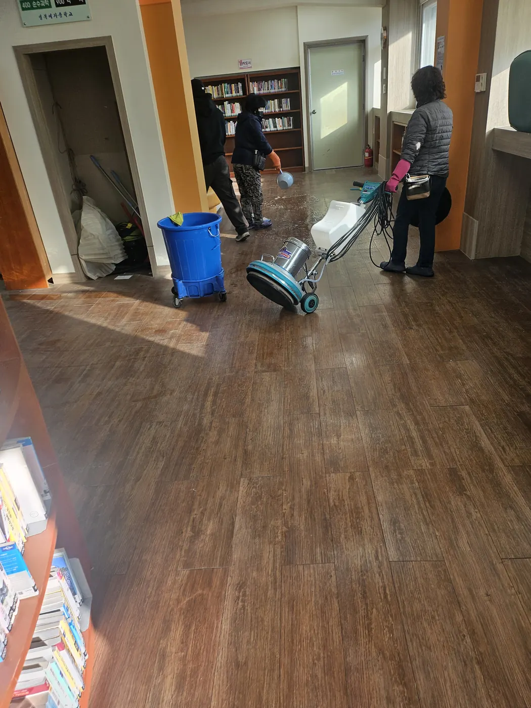왁스 재코팅 — 수성구 학교청소 현장
