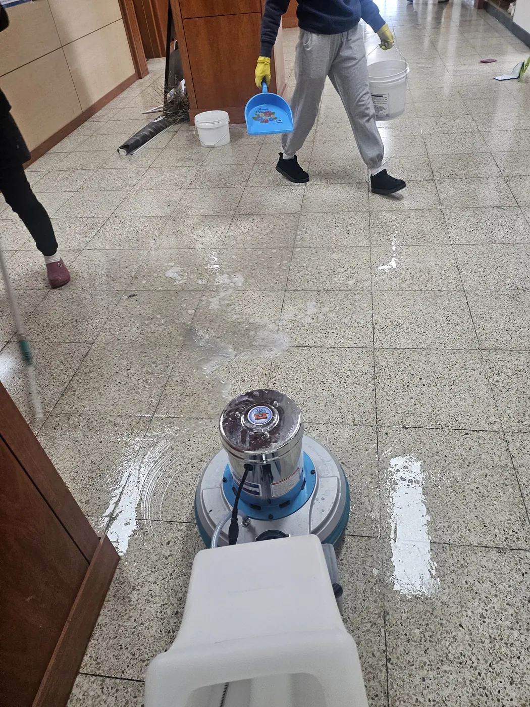 왁스 재코팅 — 구암동 학교청소 현장