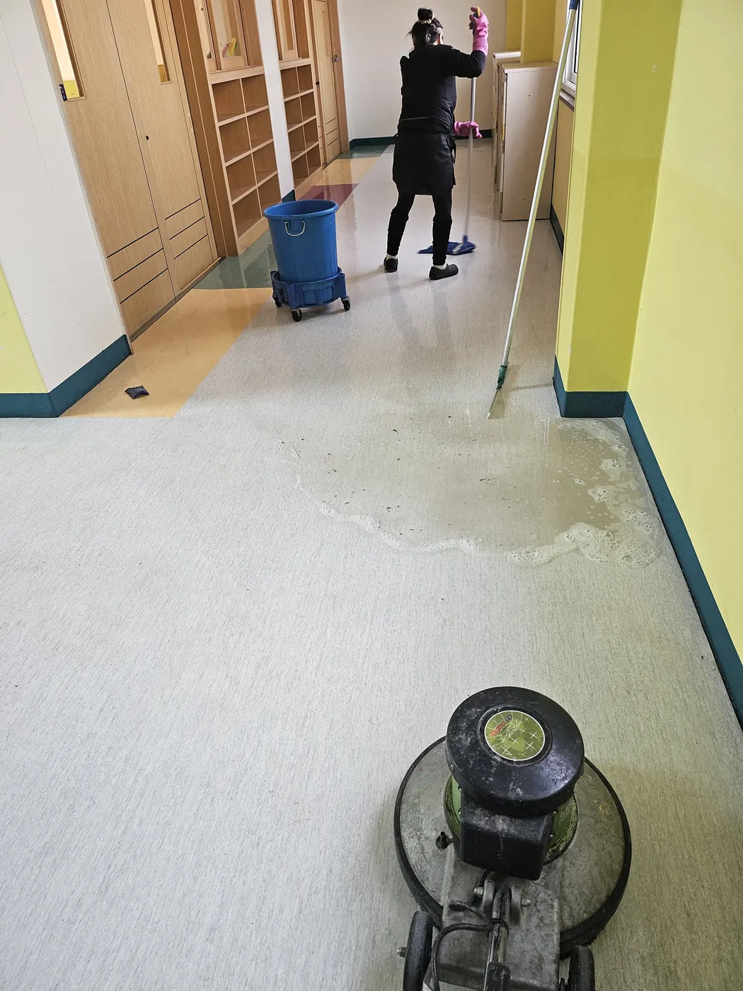 바닥 기계 세정 — 중구 학교청소 현장
