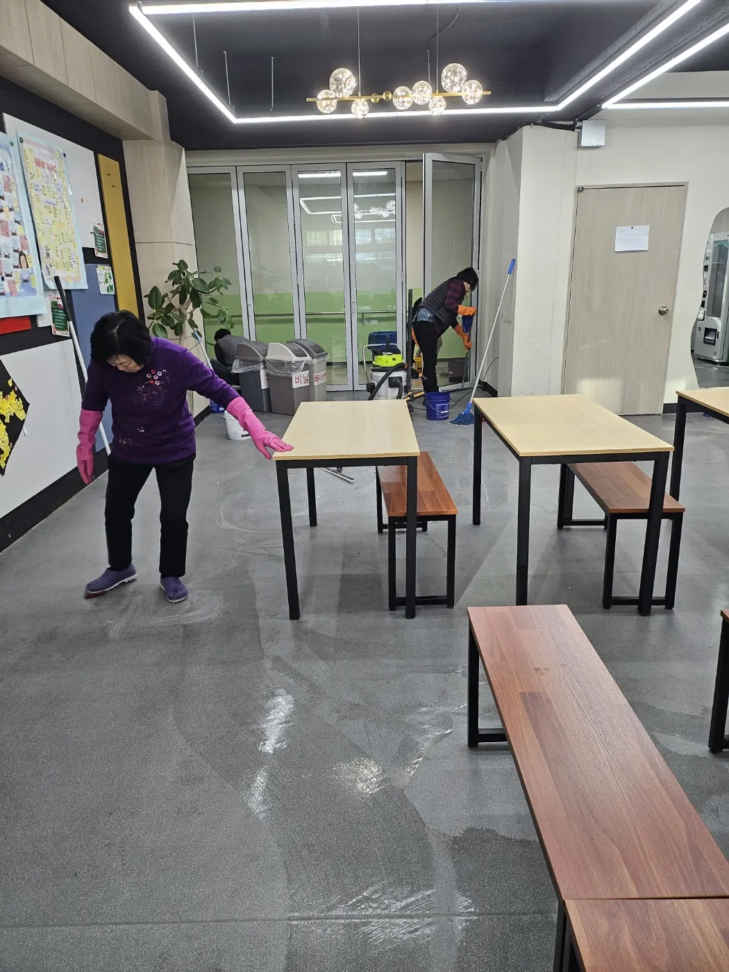 바닥 물걸레 마감 — 범물동 학교청소 현장