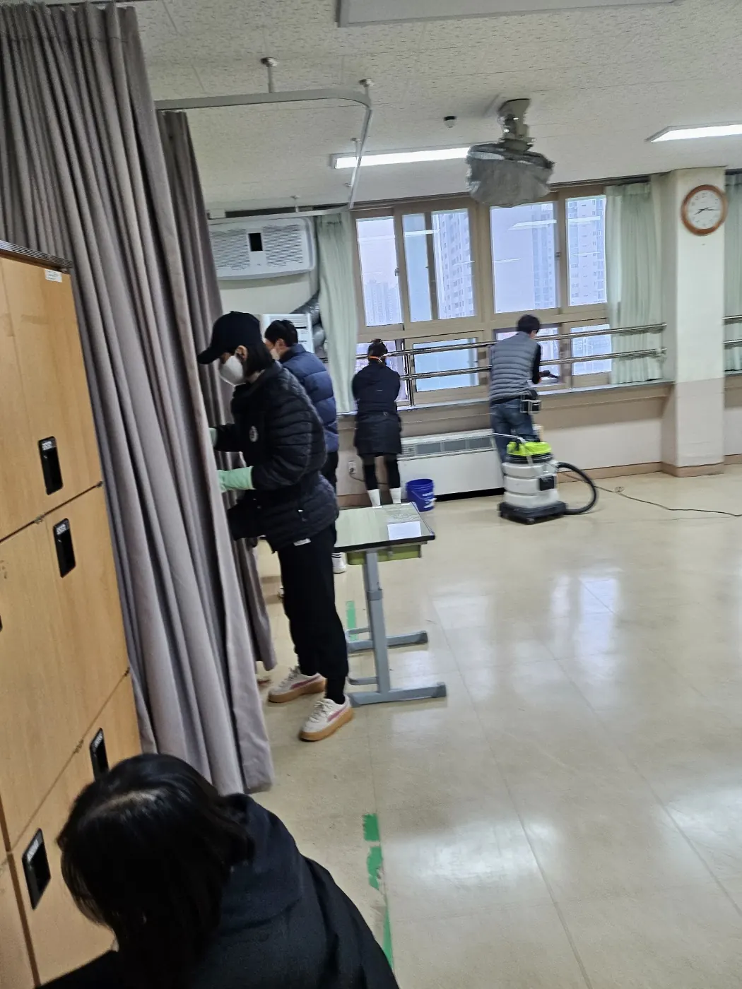 세정 진행 — 산성면 학교청소 현장