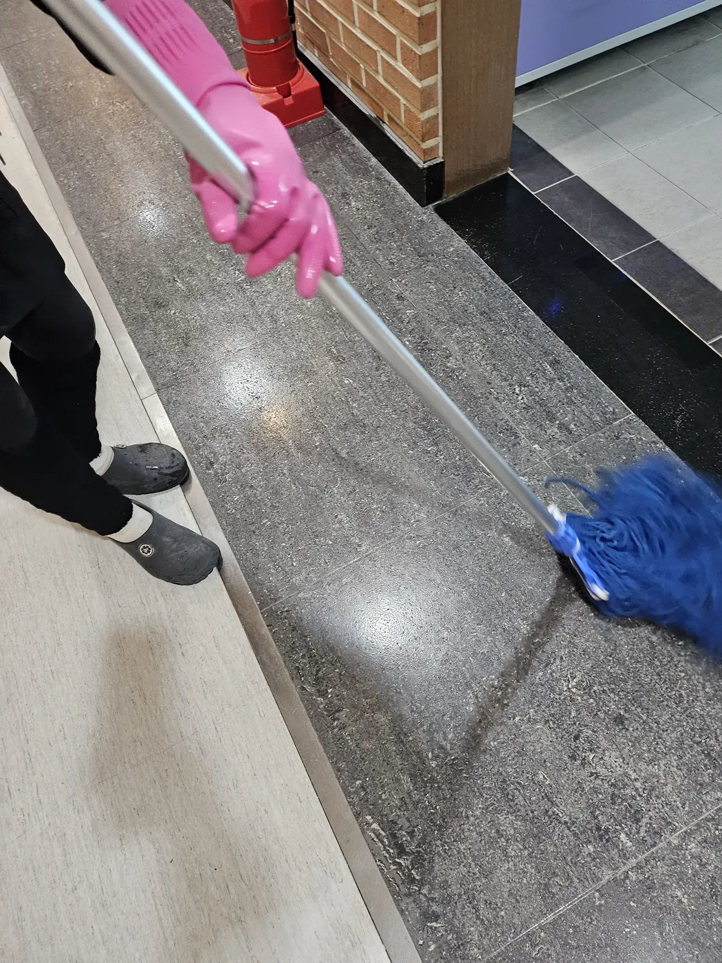 바닥 물걸레 마감 — 상인동 학교청소 현장